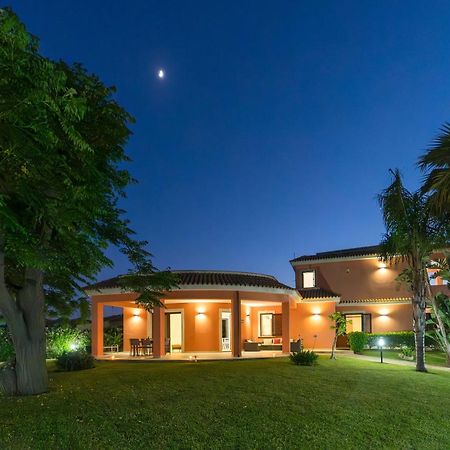 Villa Seaside - Beach Retreat With Jacuzzi Syrakus Exterior foto