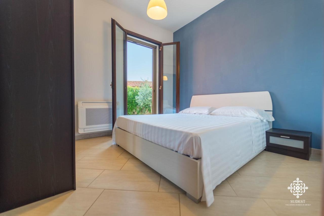 Villa Seaside - Beach Retreat With Jacuzzi Syrakus Exterior foto