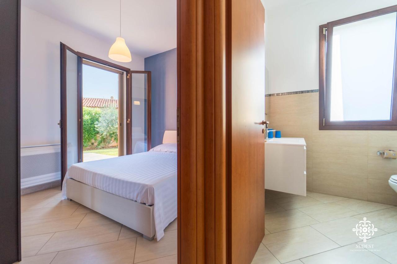 Villa Seaside - Beach Retreat With Jacuzzi Syrakus Exterior foto