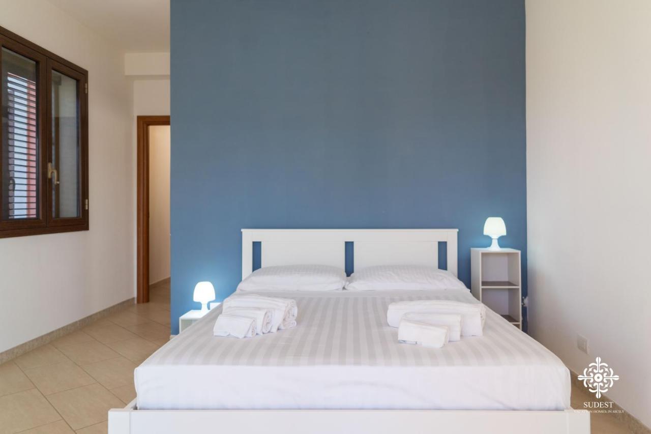 Villa Seaside - Beach Retreat With Jacuzzi Syrakus Exterior foto