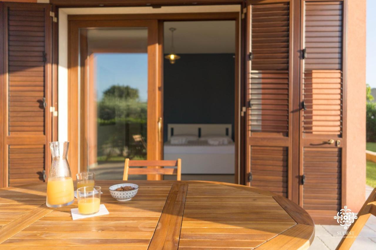 Villa Seaside - Beach Retreat With Jacuzzi Syrakus Exterior foto
