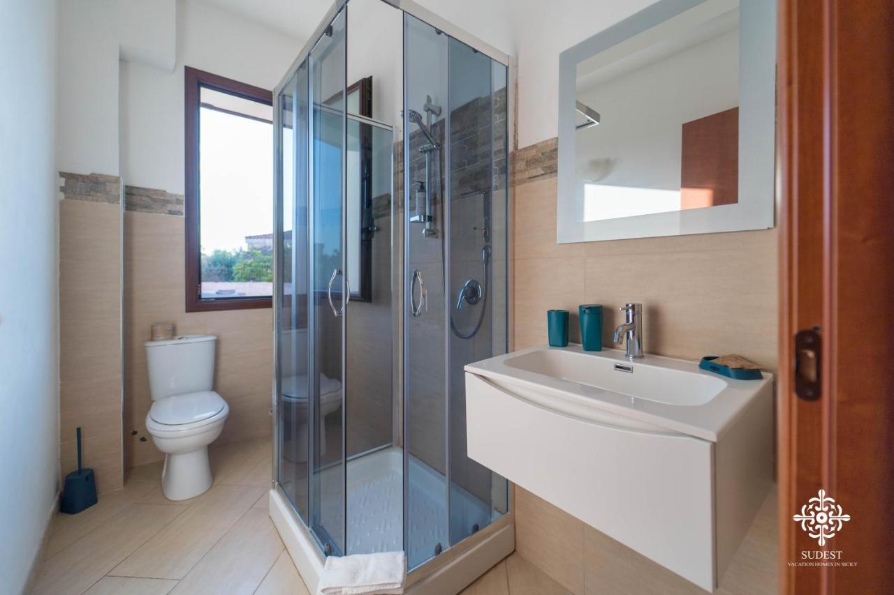 Villa Seaside - Beach Retreat With Jacuzzi Syrakus Exterior foto
